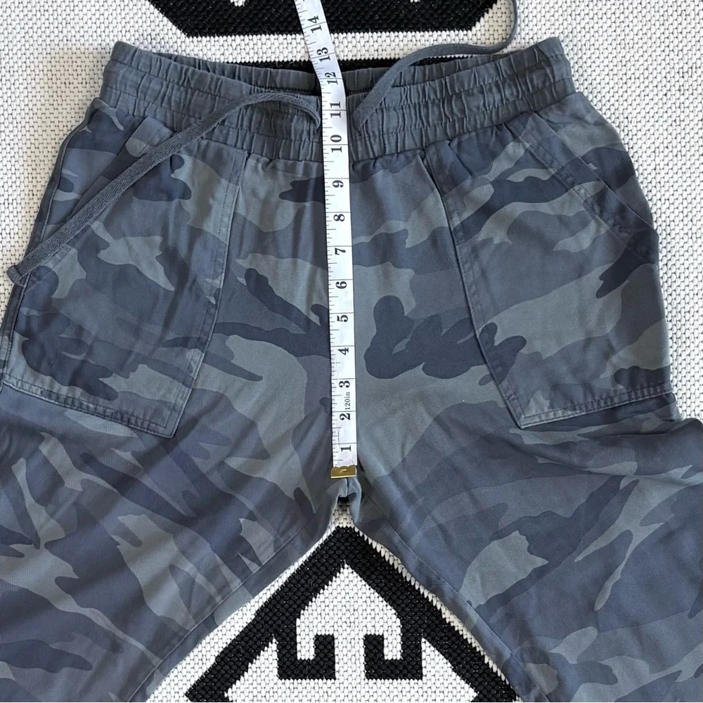 Splendid Camo Jogger Pants in Gray Green Small